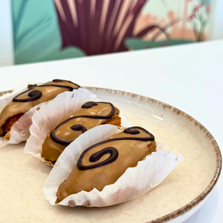 Mini ecler cu glazură de ness