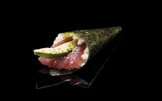 181 Maguro temaki - 1 pezzo