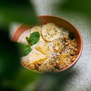 Tropical smoothie bowl