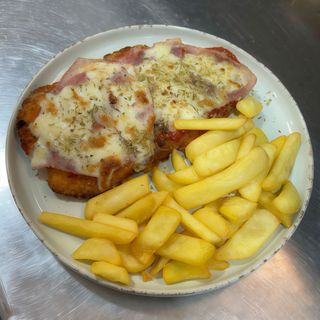 Milanesa De Pollo A La Napolitana