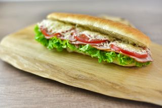 Sendvič sa pečenicom