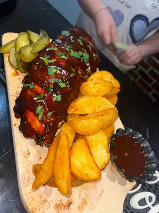 Coaste bbq cu cartofi