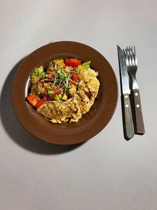 Теплий салат з куркою (250 гр)