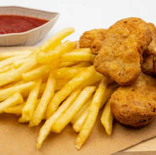 Nuggets de Frango com Batatas Fritas
