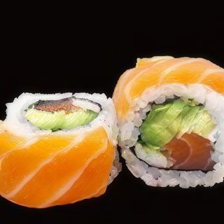 57. Uramaki De Cangrejo, Aguacate Y Salmón