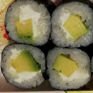 Cheese Avocado Maki (6 Pzs.)
