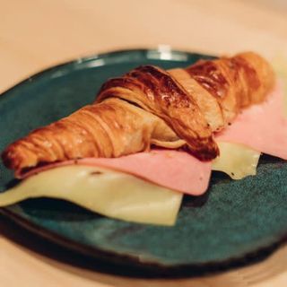 Croissant Jamon y Queso