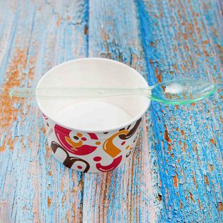 Coppetta compresa di cucchiaino