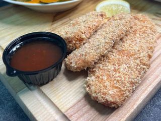 Стріпси із білої риби з кисло-солодким соусом (190/50г)