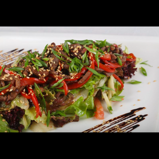 Салат теплий з телячою вирізкою (300г)