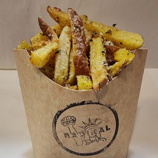 Patatas fritas parmesano y orégano