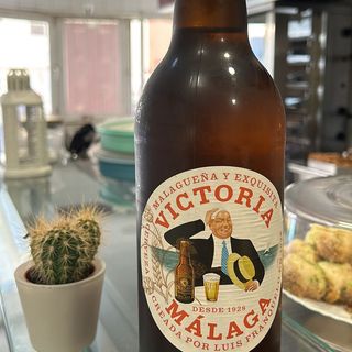 Botella cerveza Victoria 
