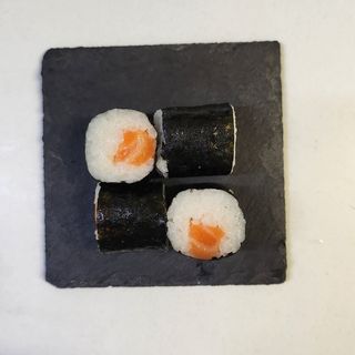 Хосомаки сьомга (4бр)
