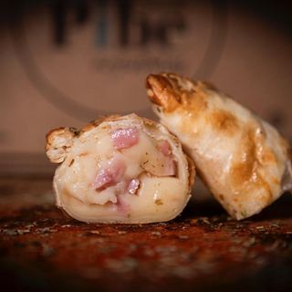 Empanada De Jamón Y Queso