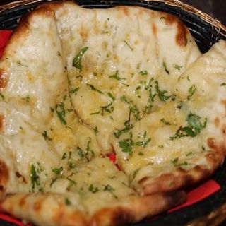 Cheese And Garlic Naan