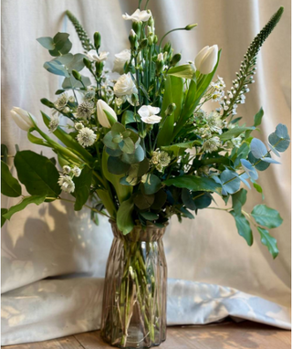 Ramo Con Flores Blancas