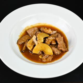 152 Manzo bambu e funghi