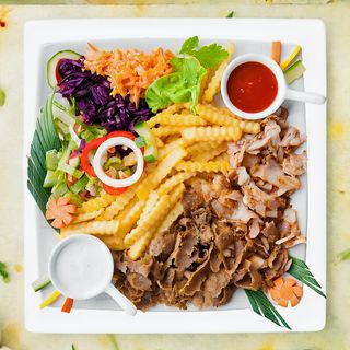 17. Super Mega Talerz Kebab