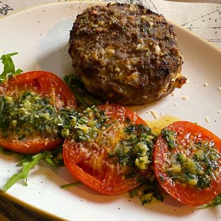 Біфштекс яловичий з сиром дорблю (300г)