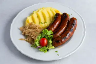 Domaće 3 kobasice sa kupusom i pire krompirom