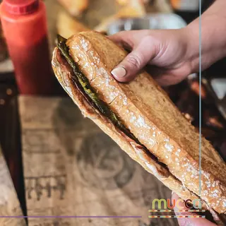 Bocadillo De Lomo Con Queso