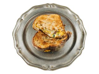 Сендвіч з трьома видами сиру (240g)