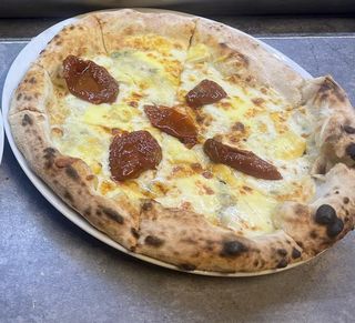 Pizza Cinque Formaggi Gourmet Ø32cm Napoletana