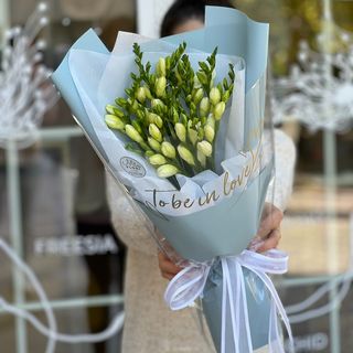 Букет из фрезий - «Flora»