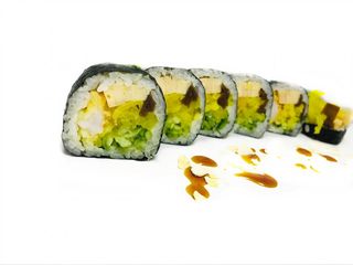 Futomaki krewetka w tempurze i serek