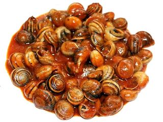 Cabrilla en Salsa de tomate con Almendras (Ración)