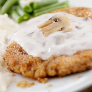 Escalope 4 Quesos + ración de patatas fritas caseras + ensalada LTC