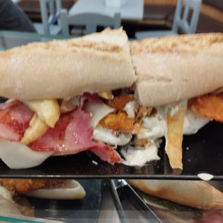  Pechuga Crujiente con patatas 