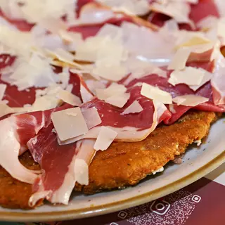Con prosciutto d'oggiono riserva e scaglie di grana