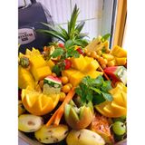 Fruit platter (serves up to 18 people)