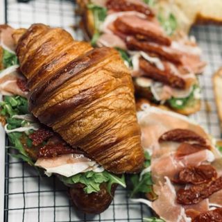 Круасан з прошуто