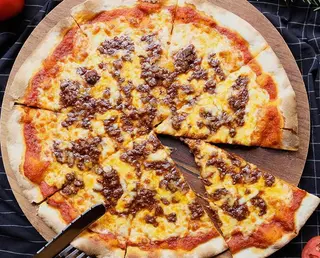 Pizza Boloñesa
