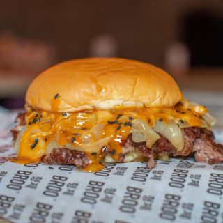 The Broo smashburger con POTATO ROLL