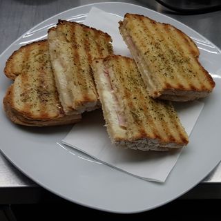 Tosta Mista em Pão Caseiro