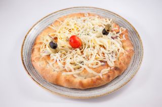 Pizza sendvič sa pršutom, sirom i pelatom 350 gr
