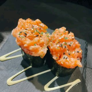 Gunkan salmón 2uds.