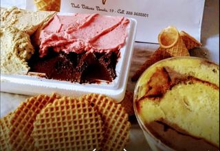 Vaschetta di gelato da 500 g con cialdine e conini