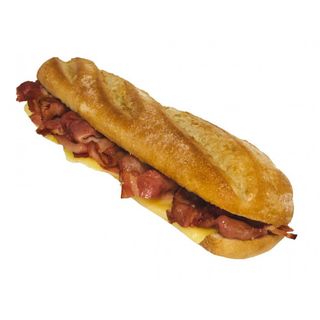 Bocadillo de bacon con queso y tomate