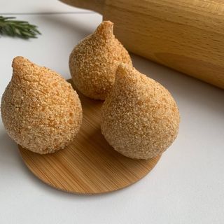 Coxinha massa de batata de costela com queijo mozzarella G