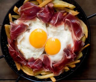 Huevos Rotos Con Jamón Ibérico