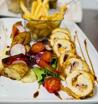 Cordon Bleu Con Salsa De Champiñones Y Verduras