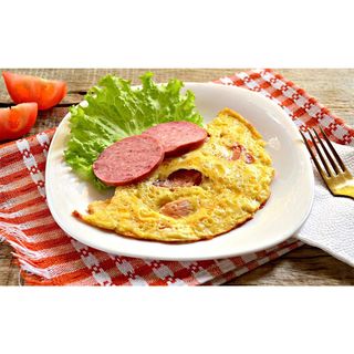 Омлет с колбасой