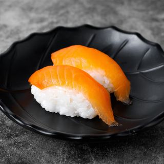 Nigiri Salmón (2 pzs.)