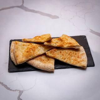 Foccacia cu parmezan si usturoi