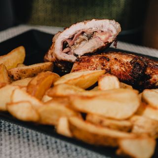 Punjena svinjska vješalica u svinjskoj maramici