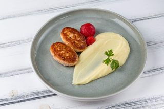 Котлети  з лосося та судака з картопляним пюре (130/150/75г)